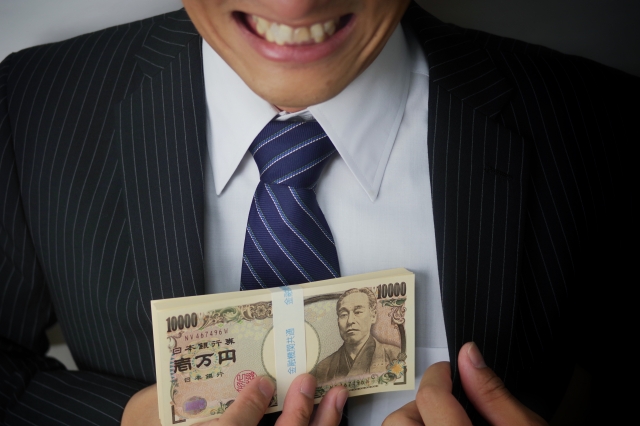ヤミ金業者は金をせしめてほくそ笑む。柏市の弁護士や司法書士に無料相談する